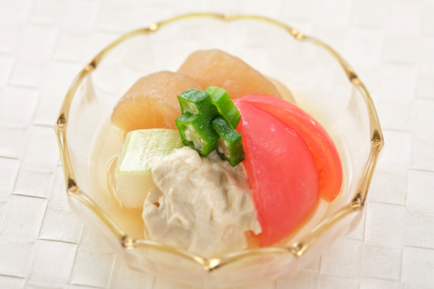 日本料理つのくに：冷やしトマトと湯葉の煮浸しの料理イメージ