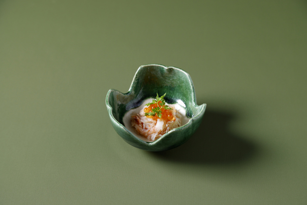 画像：ZK日本料理 9月「（先付け）毛蟹とイクラ」