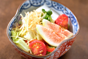 日本料理つのくに：たかみくらファームの無花果とぱりじゃがの野菜サラダの料理イメ―ジ