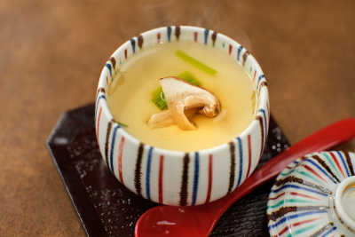 日本料理つのくに：松茸茶碗蒸しの料理イメージ