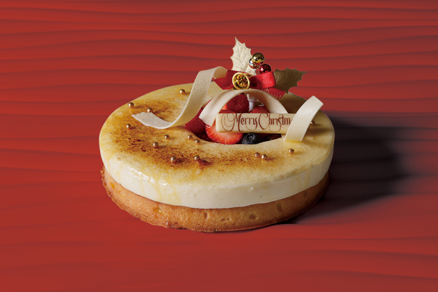 画像：なめらかな口どけと濃厚なチーズの風味にベリーの華やぎを添えた「タルト・フロ マージュ」