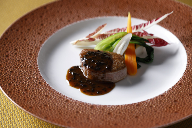 画像：国産牛フィレ肉のロースト トリュフソース